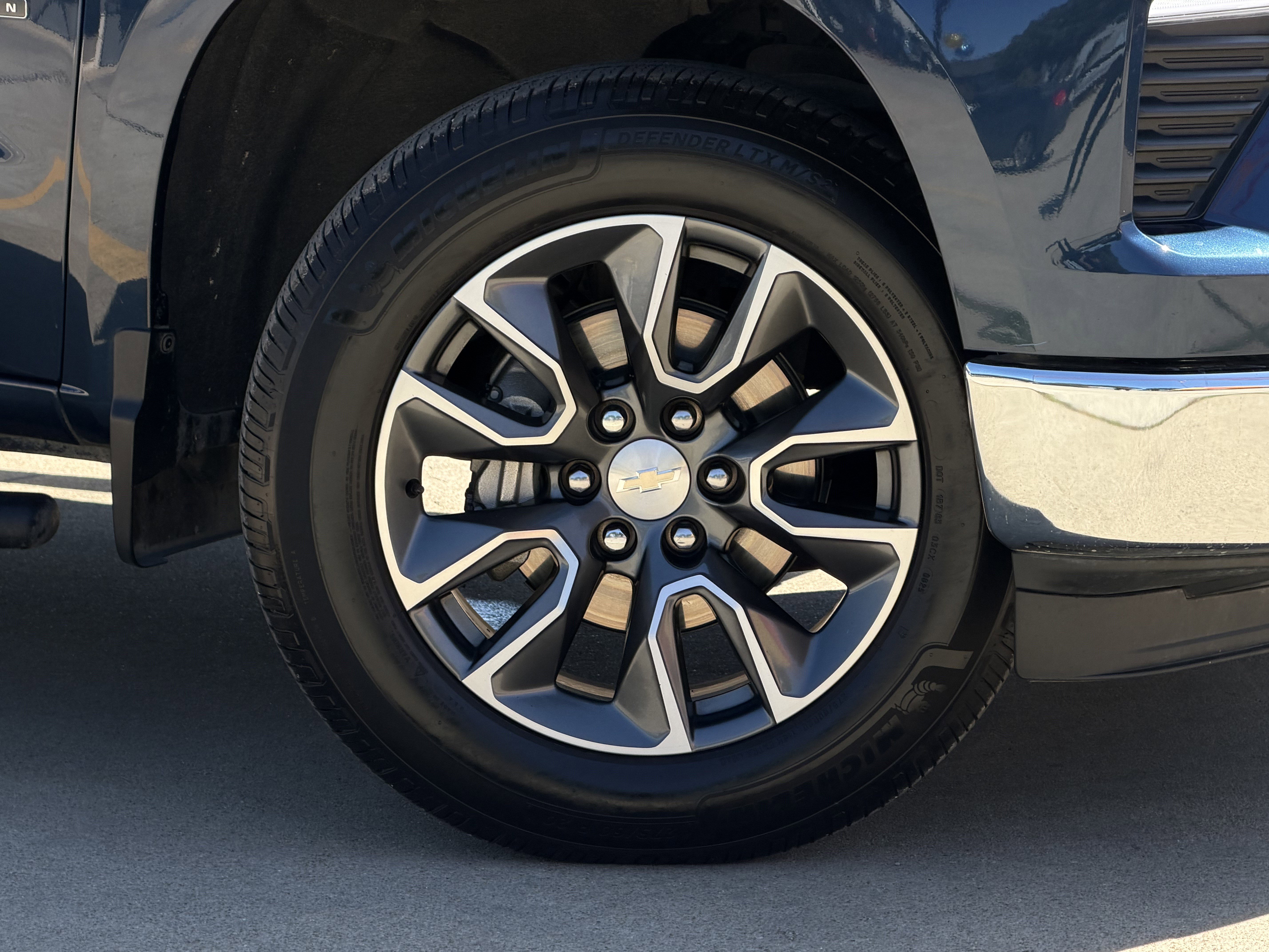 Used 2022 Chevrolet Silverado 1500 LT RWD image 3