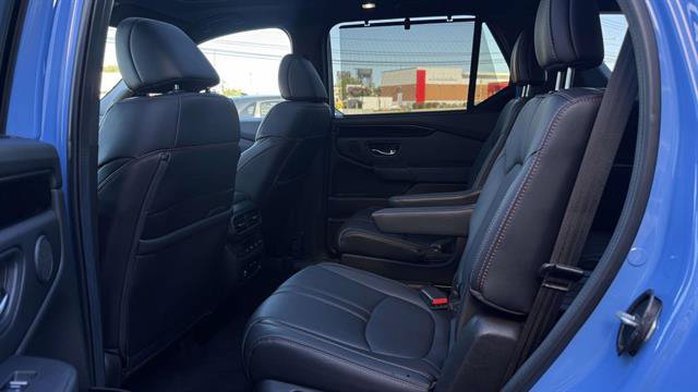 Used 2025 Honda Pilot TrailSport image 29