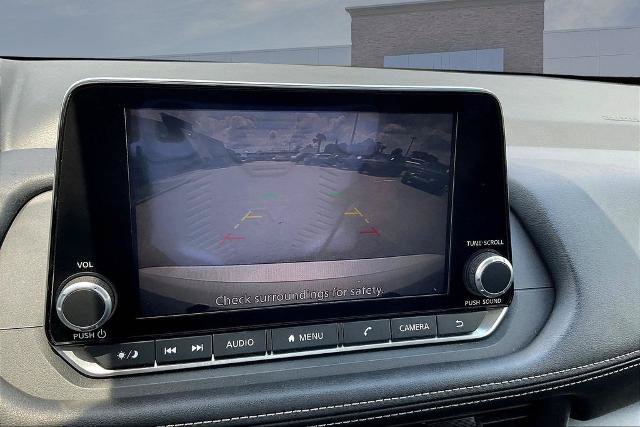 Used 2025 Nissan Rogue SV FWD image 14
