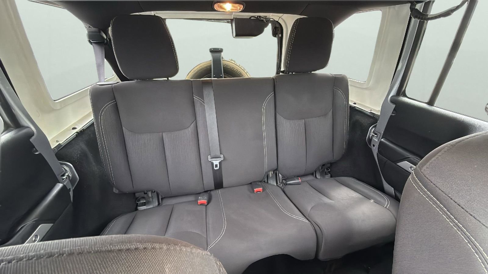 Used 2018 Jeep Wrangler Unlimited Sahara AWD/4WD image 26