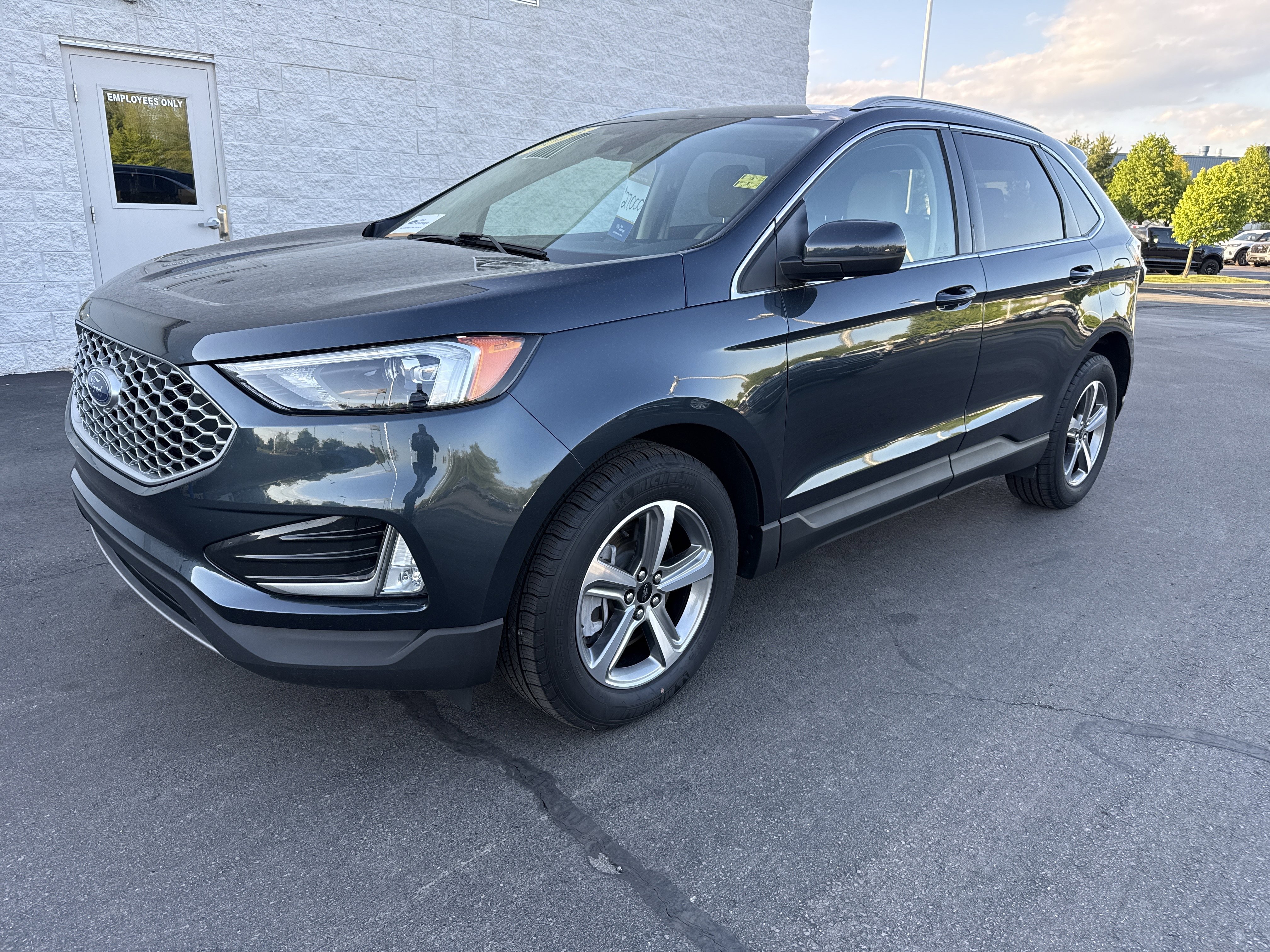 Certified 2023 Ford Edge SEL w/ Convenience Package AWD/4WD image 2