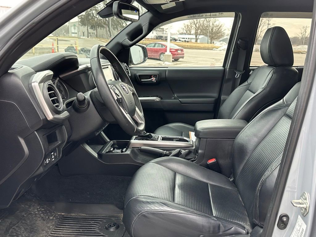 Used 2018 Toyota Tacoma Limited image 11