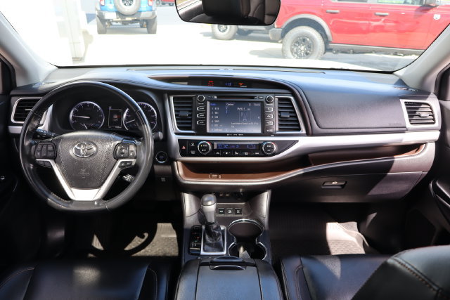 Used 2019 Toyota Highlander XLE AWD/4WD image 38