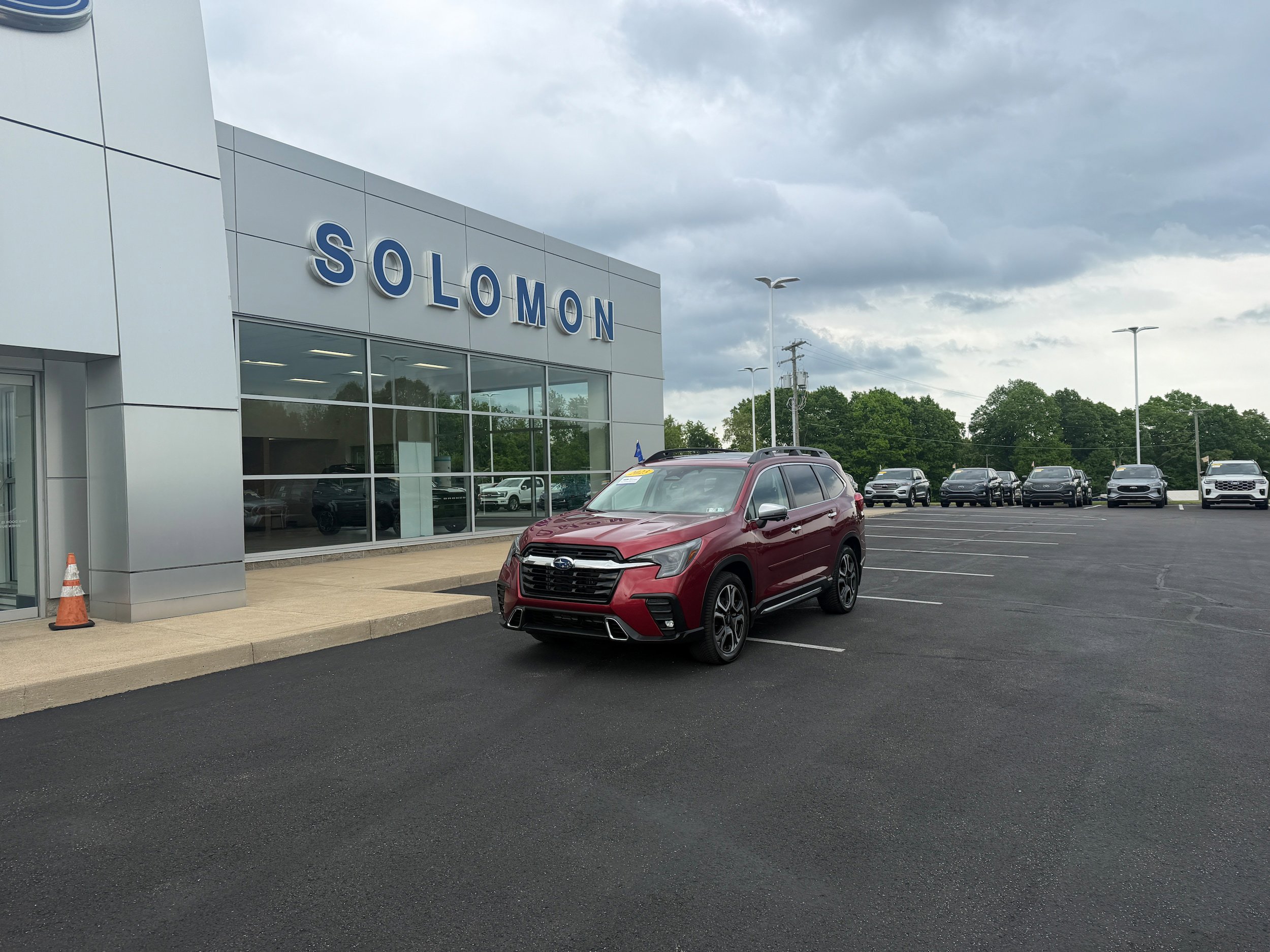 Used 2023 Subaru Ascent Touring AWD/4WD image 1