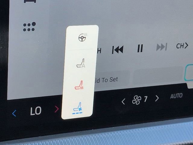 Certified 2025 Ford Explorer Platinum w/ LUX Leather Package image 22