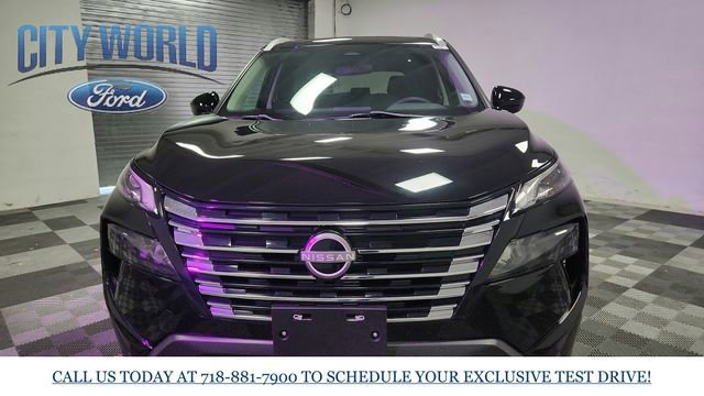 Used 2024 Nissan Rogue SV w/ SV Premium Package image 9