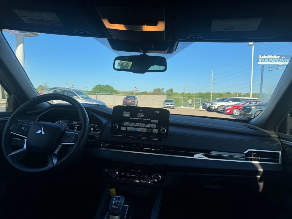 Used 2023 Mitsubishi Outlander SEL Black Edition image 10