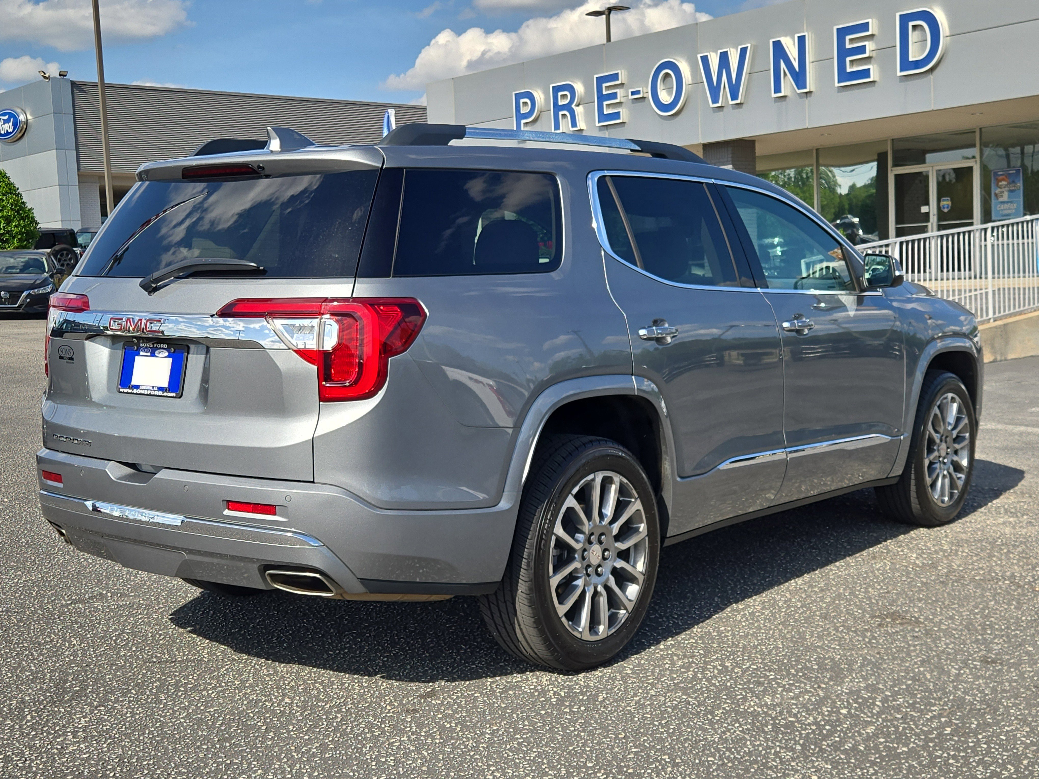 Used 2023 GMC Acadia Denali w/ Denali Technology Package FWD image 4