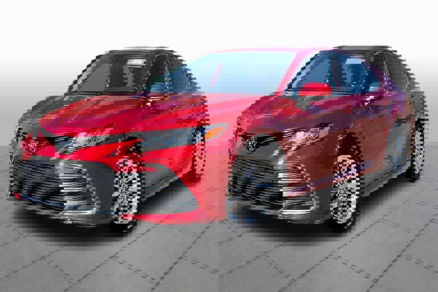 Used 2023 Toyota Camry LE image 2