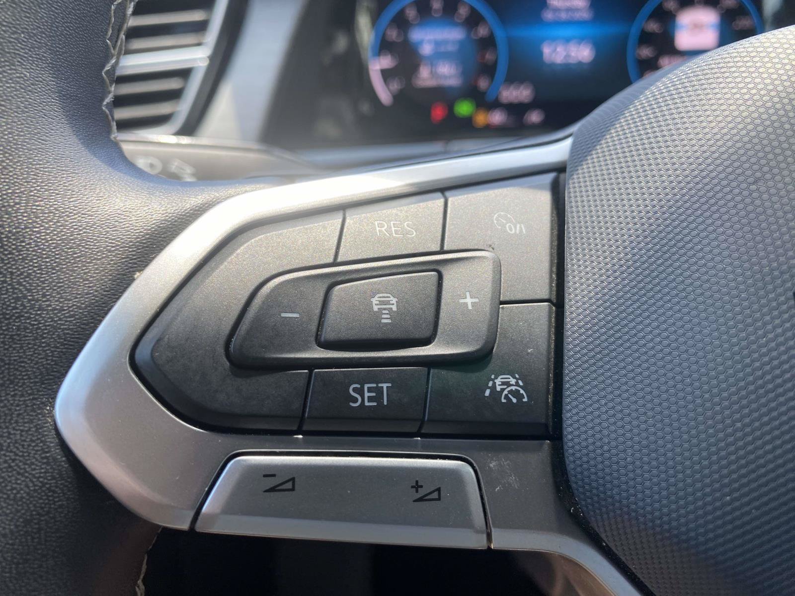 Used 2024 Volkswagen Atlas Cross Sport SE FWD image 20