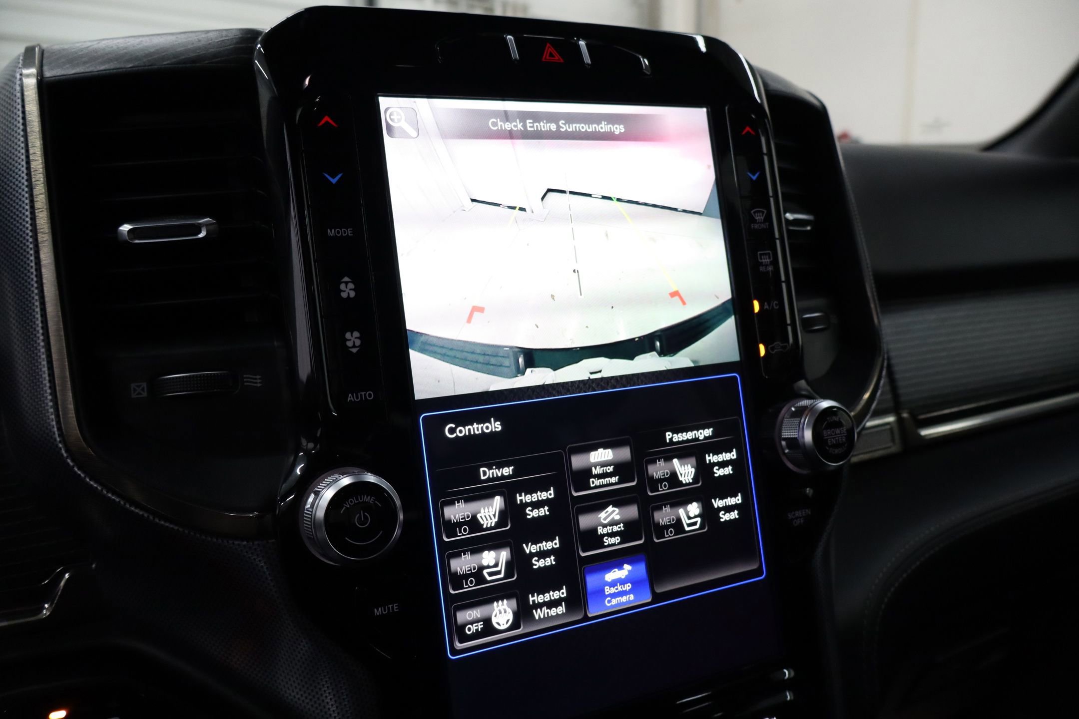 Used 2021 RAM 1500 Limited w/ Body Color Bumper Group image 28