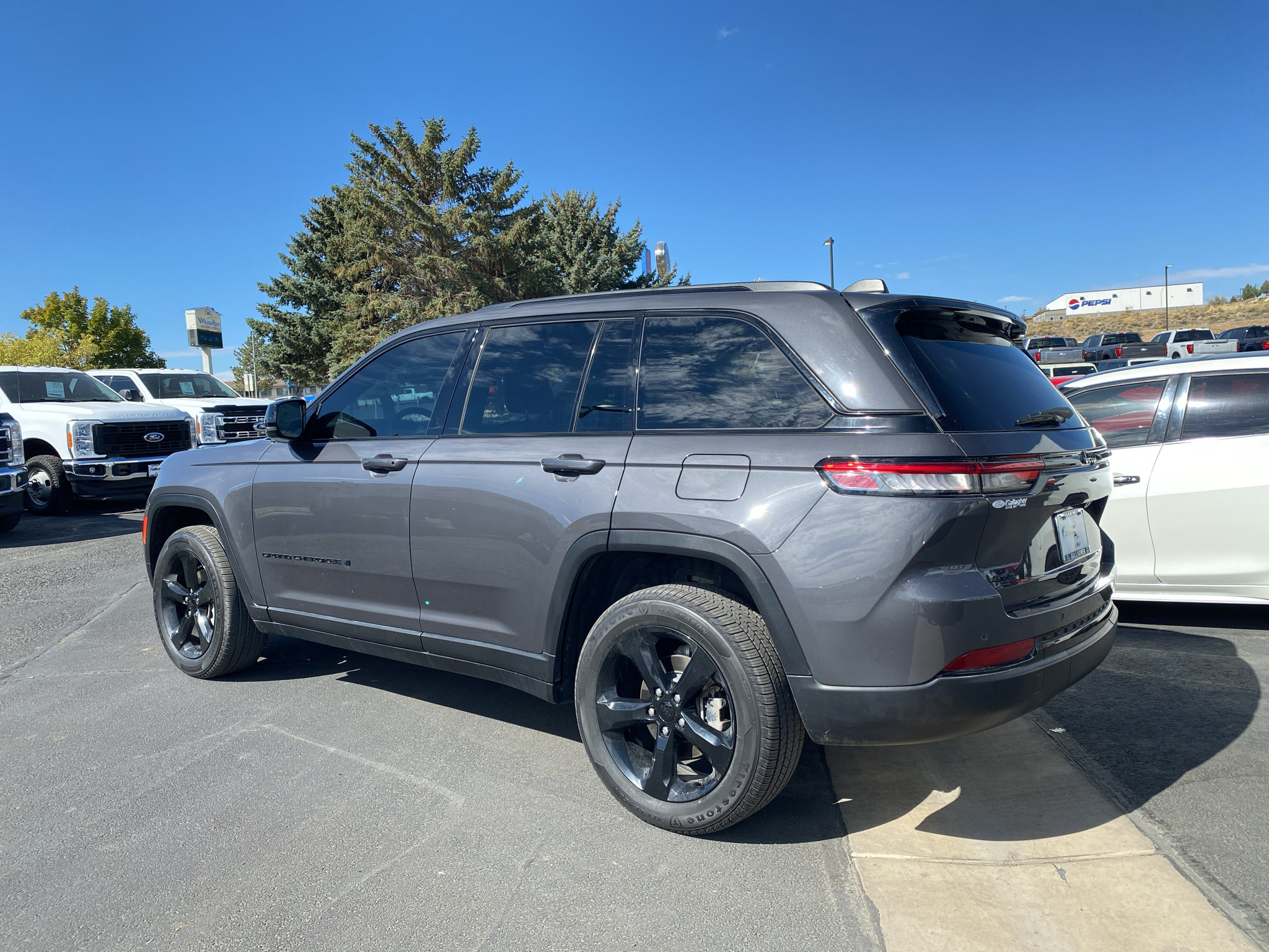 Used 2023 Jeep Grand Cherokee Altitude AWD/4WD image 21