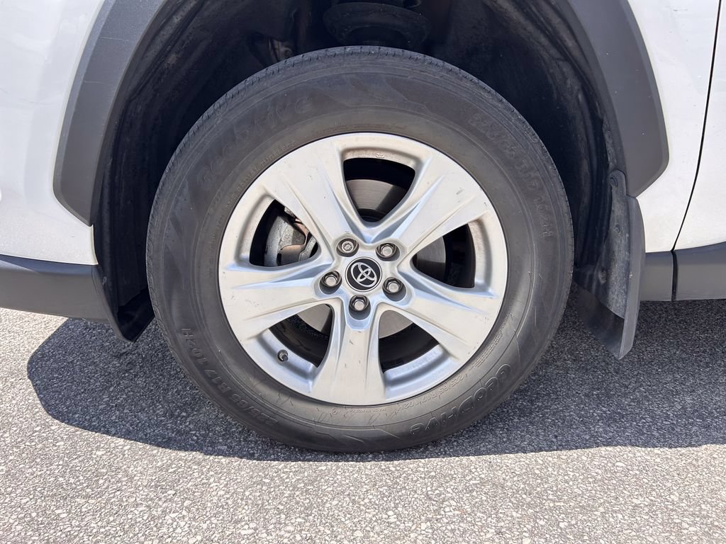 Used 2019 Toyota RAV4 XLE w/ Protection Package FWD image 33
