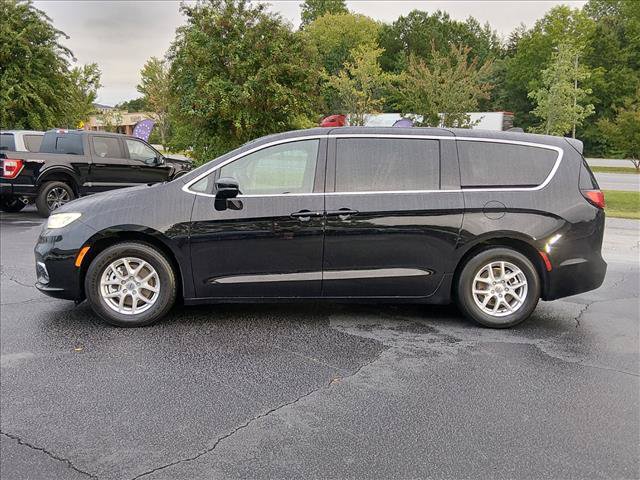 Used 2025 Chrysler Pacifica Select FWD image 7
