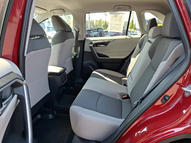 Used 2025 Toyota RAV4 XLE AWD/4WD image 12