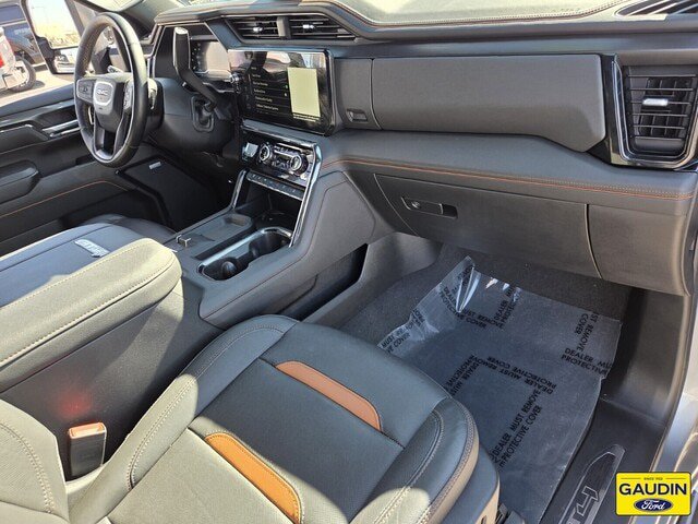 Used 2024 GMC Sierra 2500 AT4 w/ AT4 Premium Plus Package AWD/4WD image 17