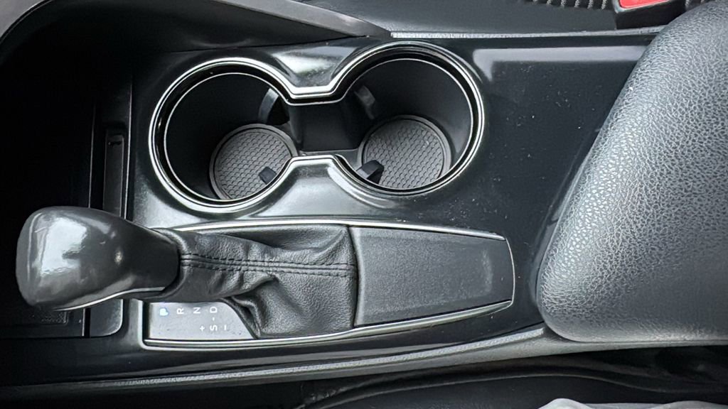 Used 2020 Toyota Camry SE w/ Carpet Mat Package FWD image 15