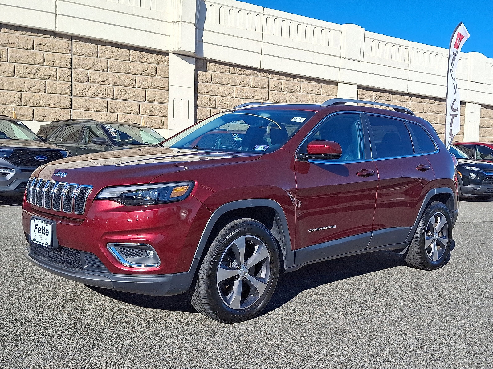Used 2019 Jeep Cherokee Limited image 6