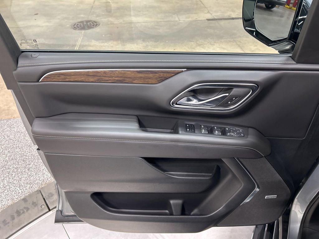 Used 2024 Chevrolet Tahoe Premier AWD/4WD image 15