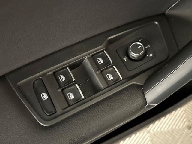 Used 2020 Volkswagen Tiguan SE AWD/4WD image 11