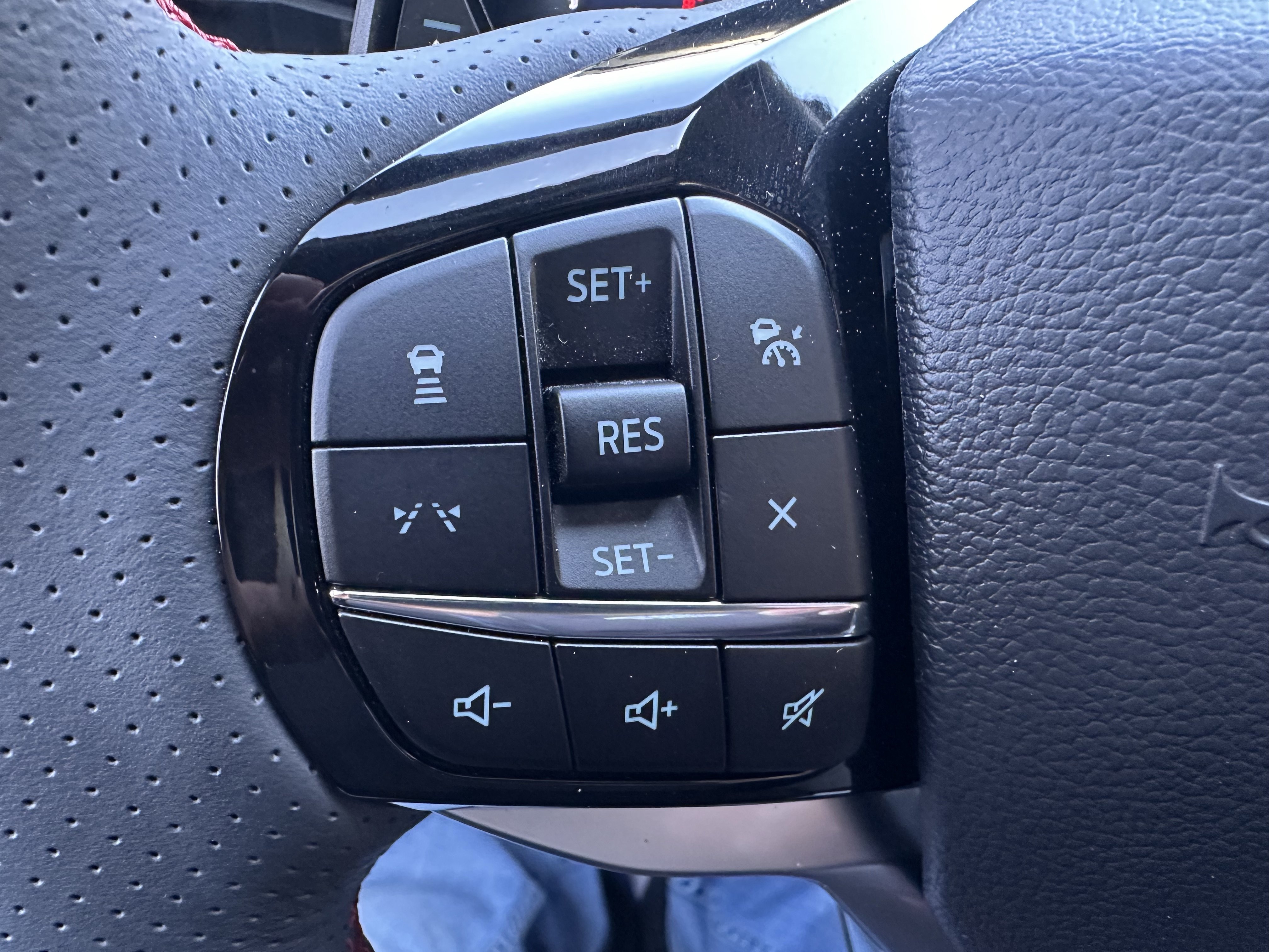Certified 2026 Ford Explorer ST w/ Sun And Sound Package AWD/4WD image 20