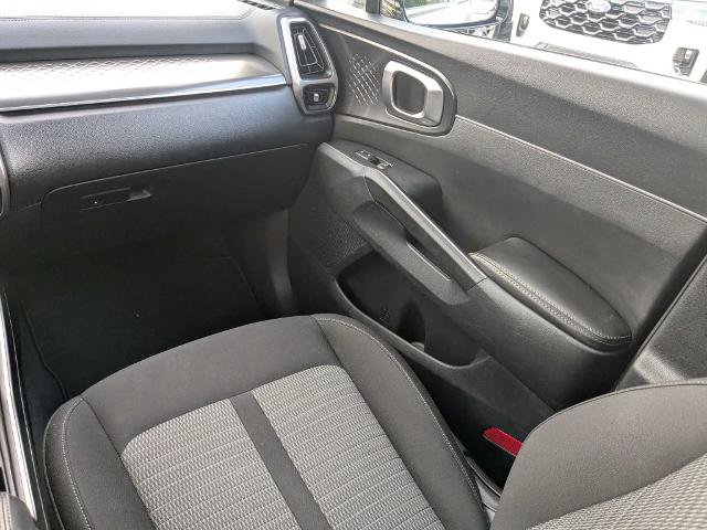 Used 2022 Kia Sorento LX FWD image 17
