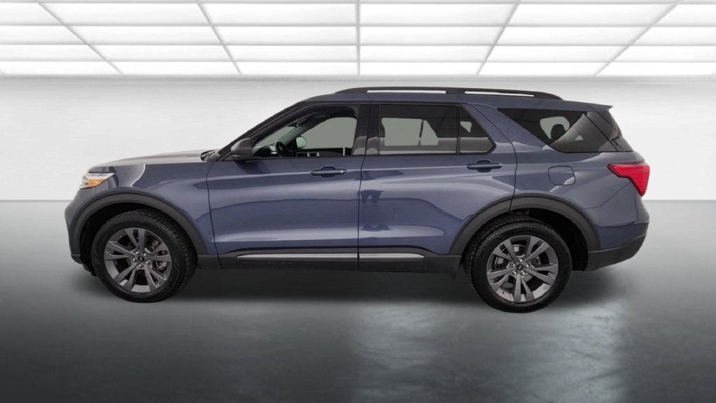 Certified 2021 Ford Explorer XLT w/ Equipment Group 202A AWD/4WD image 4