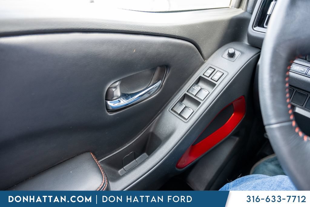 Used 2025 Nissan Frontier PRO-4X AWD/4WD image 18