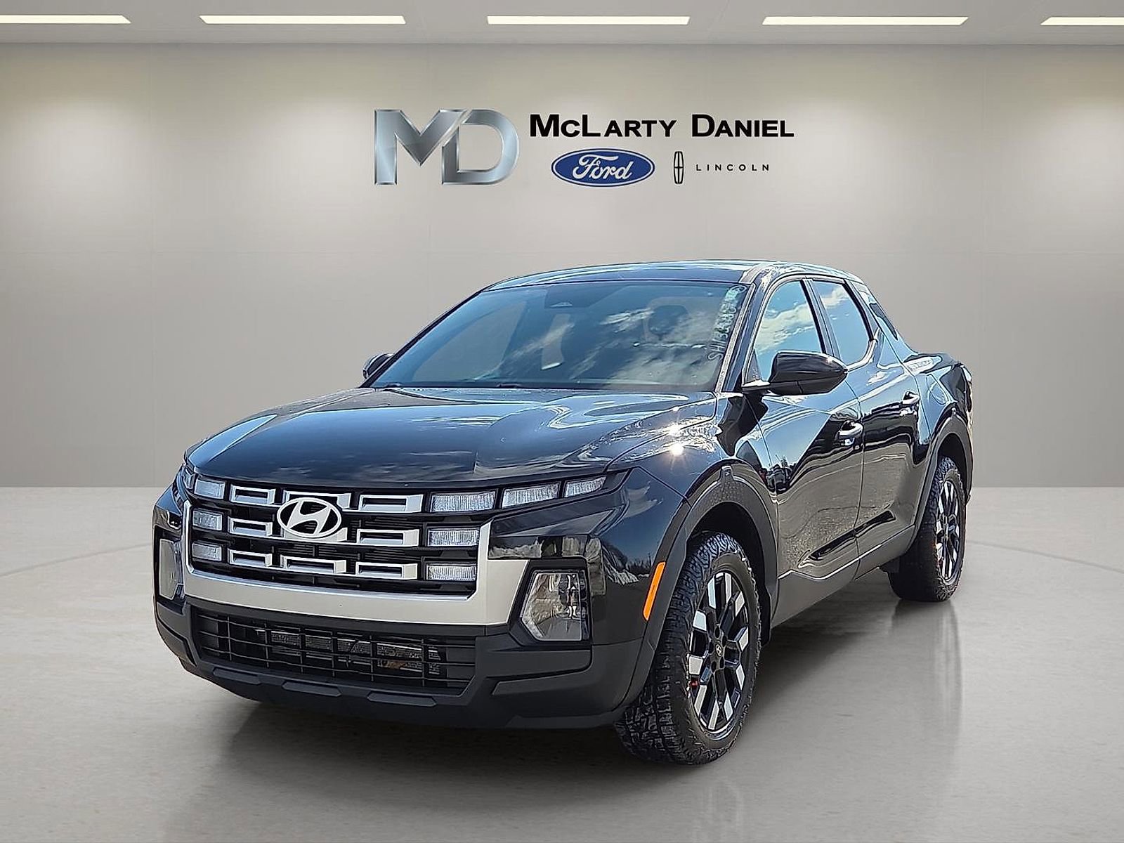 Used 2025 Hyundai Santa Cruz SE image 2