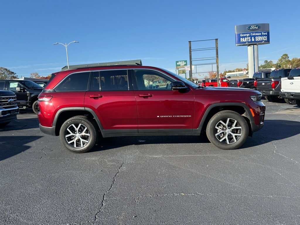 Used 2024 Jeep Grand Cherokee Limited image 3