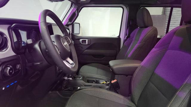 Used 2025 Jeep Wrangler Unlimited Sahara w/ Safety Group AWD/4WD image 10