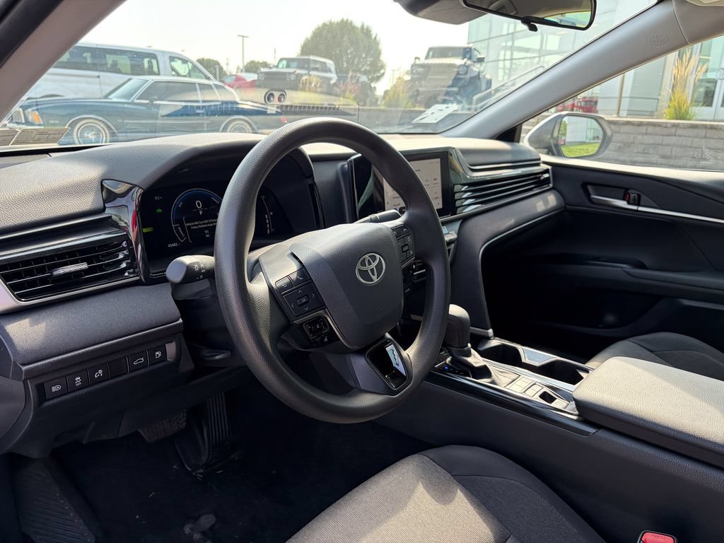 Used 2025 Toyota Camry LE FWD image 9
