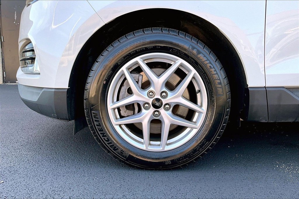 Certified 2024 Ford Edge SEL w/ Convenience Package AWD/4WD image 9