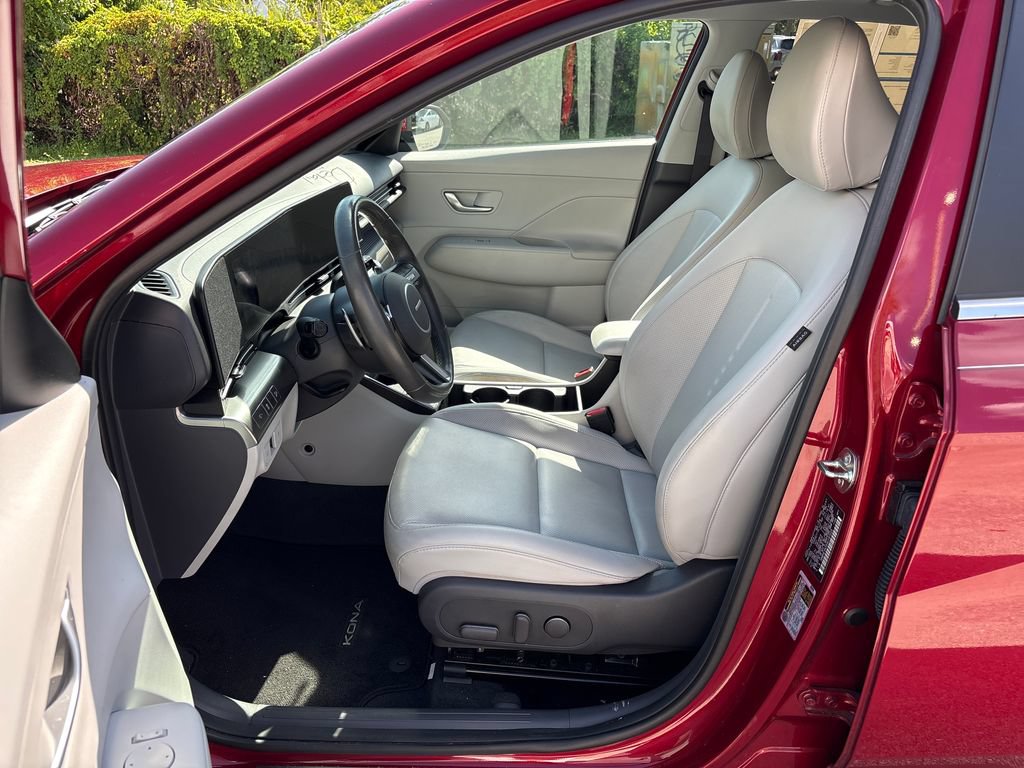 Used 2025 Hyundai Kona Limited FWD image 31