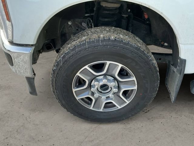 Certified 2025 Ford F350 Lariat w/ FX4 Off-Road Package image 14