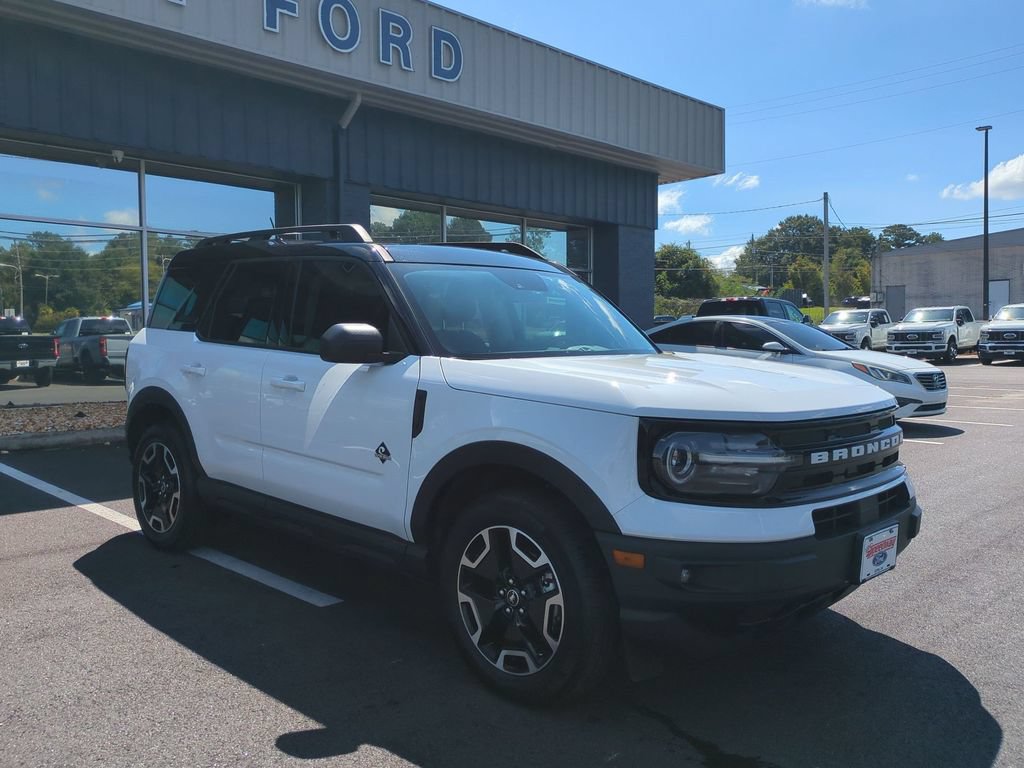 Certified 2023 Ford Bronco Sport Outer Banks w/ Tech Package AWD/4WD image 3