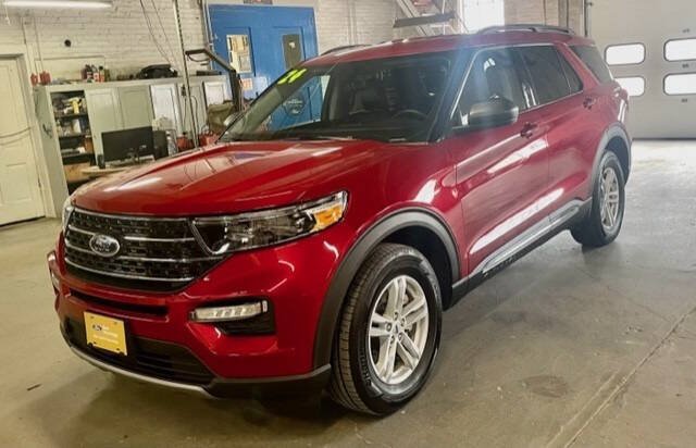 Certified 2024 Ford Explorer XLT w/ Equipment Group 202A AWD/4WD image 1