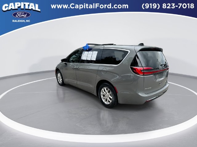 Used 2025 Chrysler Pacifica Select FWD image 6