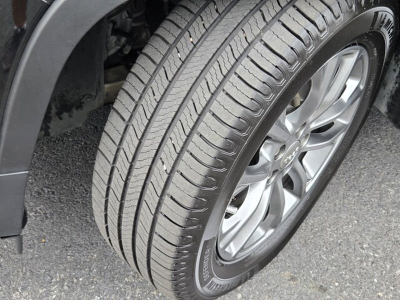 Used 2019 Jeep Cherokee Latitude Plus FWD image 20