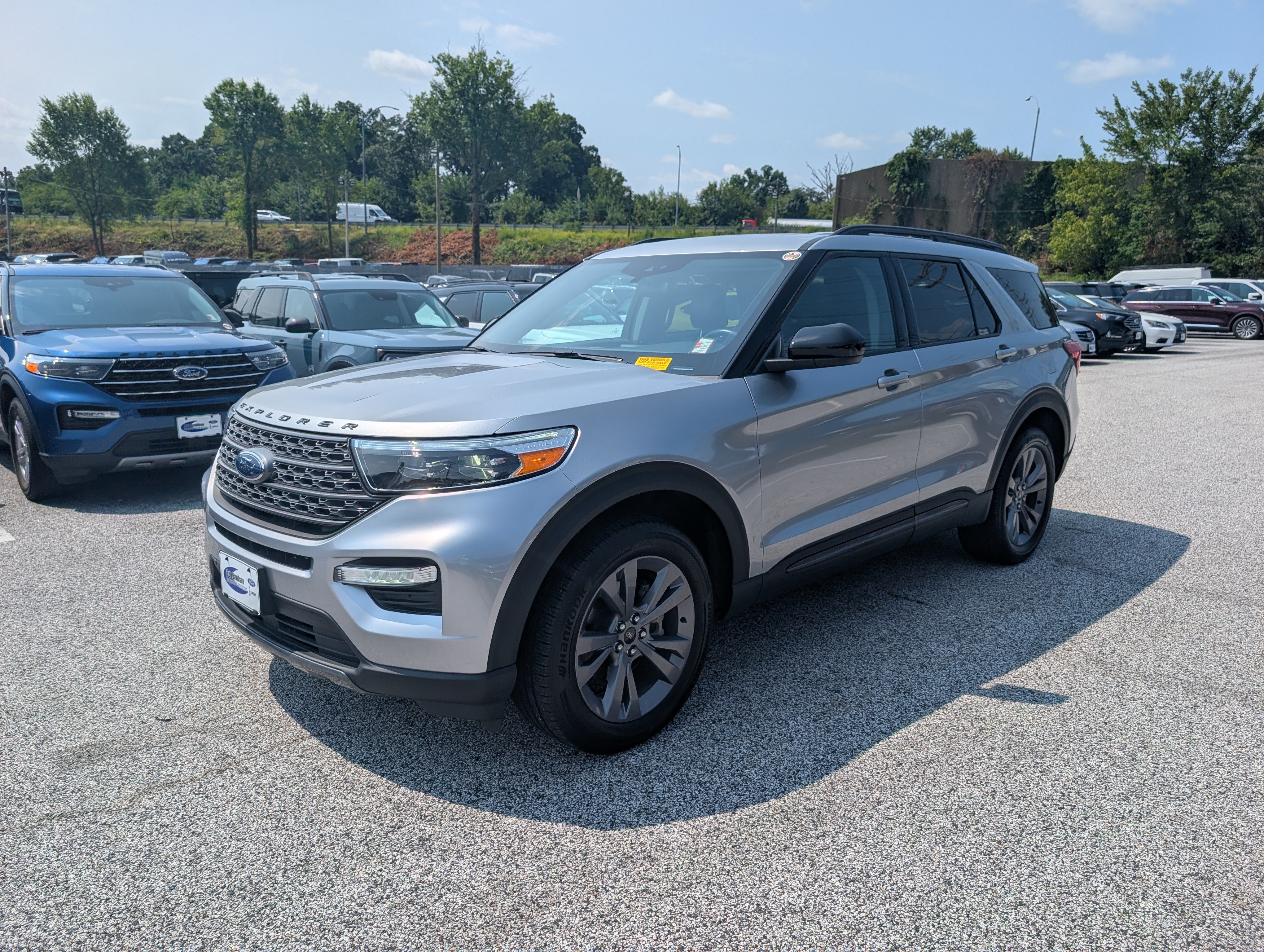 Certified 2022 Ford Explorer XLT w/ Equipment Group 202A AWD/4WD image 2