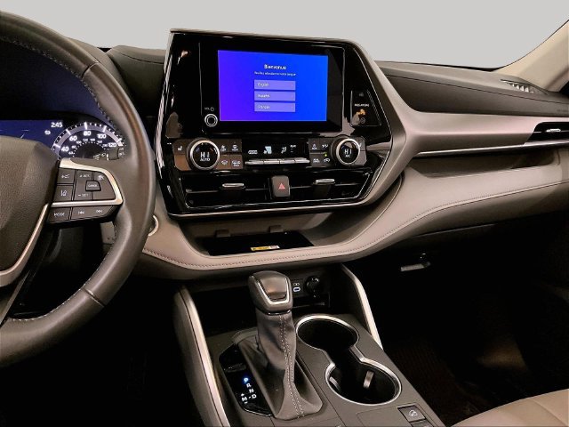 Used 2024 Toyota Highlander XLE AWD/4WD image 6