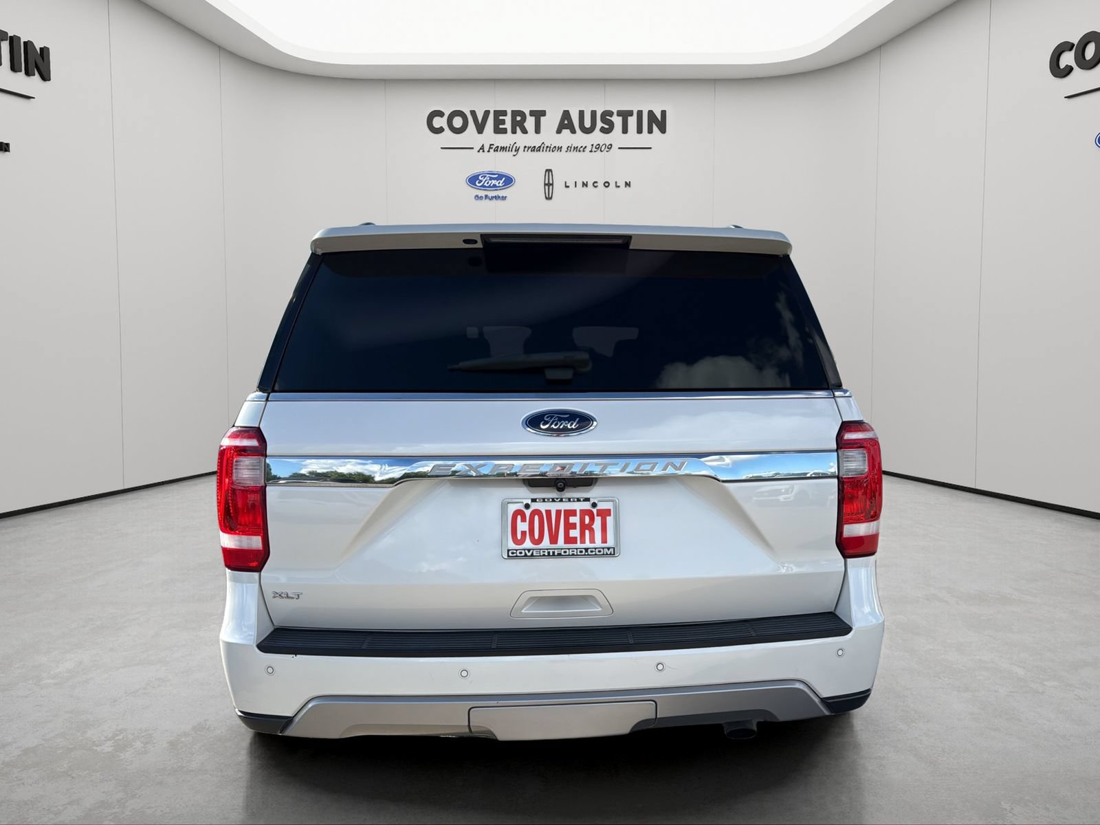 Certified 2018 Ford Expedition XLT w/ Equipment Group 202A RWD image 4