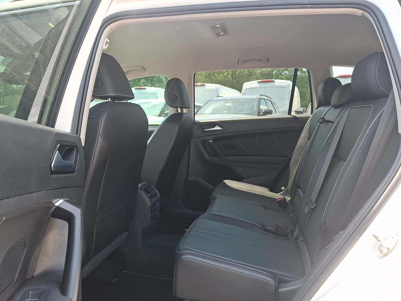 Used 2024 Volkswagen Tiguan SE AWD/4WD image 11