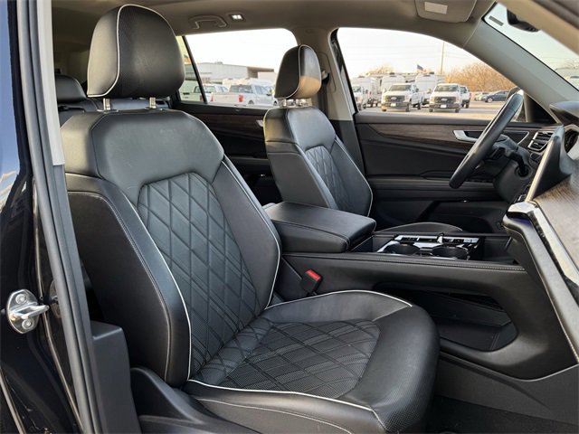 Used 2025 Volkswagen Atlas SEL Premium R-Line image 33