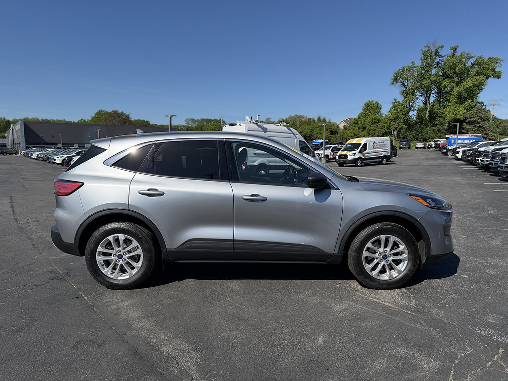 Certified 2022 Ford Escape SE w/ Cold Weather Package AWD/4WD image 9