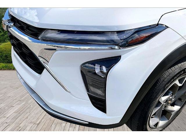 Used 2025 Chevrolet Trax LT w/ LT Convenience Package FWD image 25