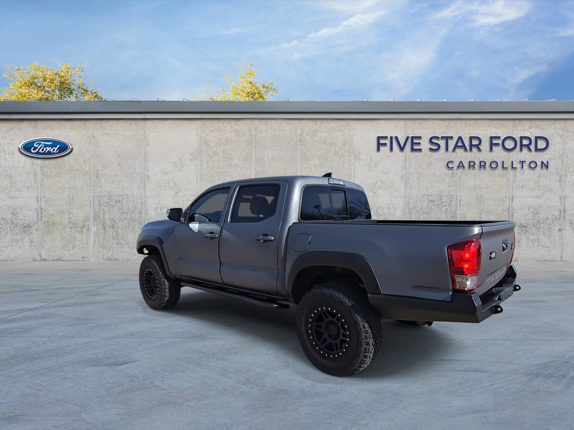 Used 2017 Toyota Tacoma TRD Off-Road w/ Premium & Technology Package image 3