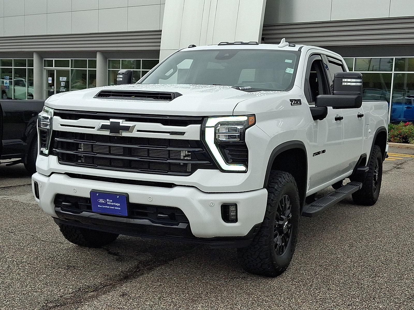 Used 2024 Chevrolet Silverado 2500 LTZ w/ LTZ Plus Package AWD/4WD image 4