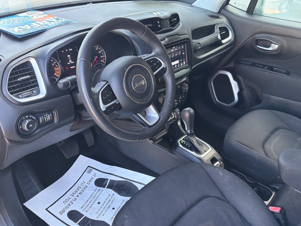 Used 2018 Jeep Renegade Latitude FWD image 6