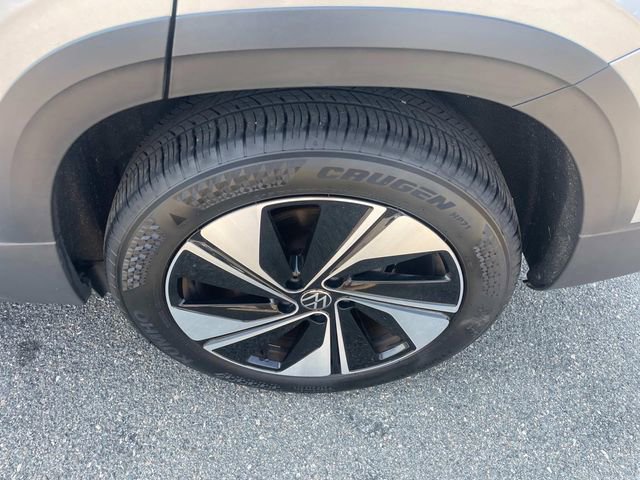 Used 2024 Volkswagen Taos SE image 16